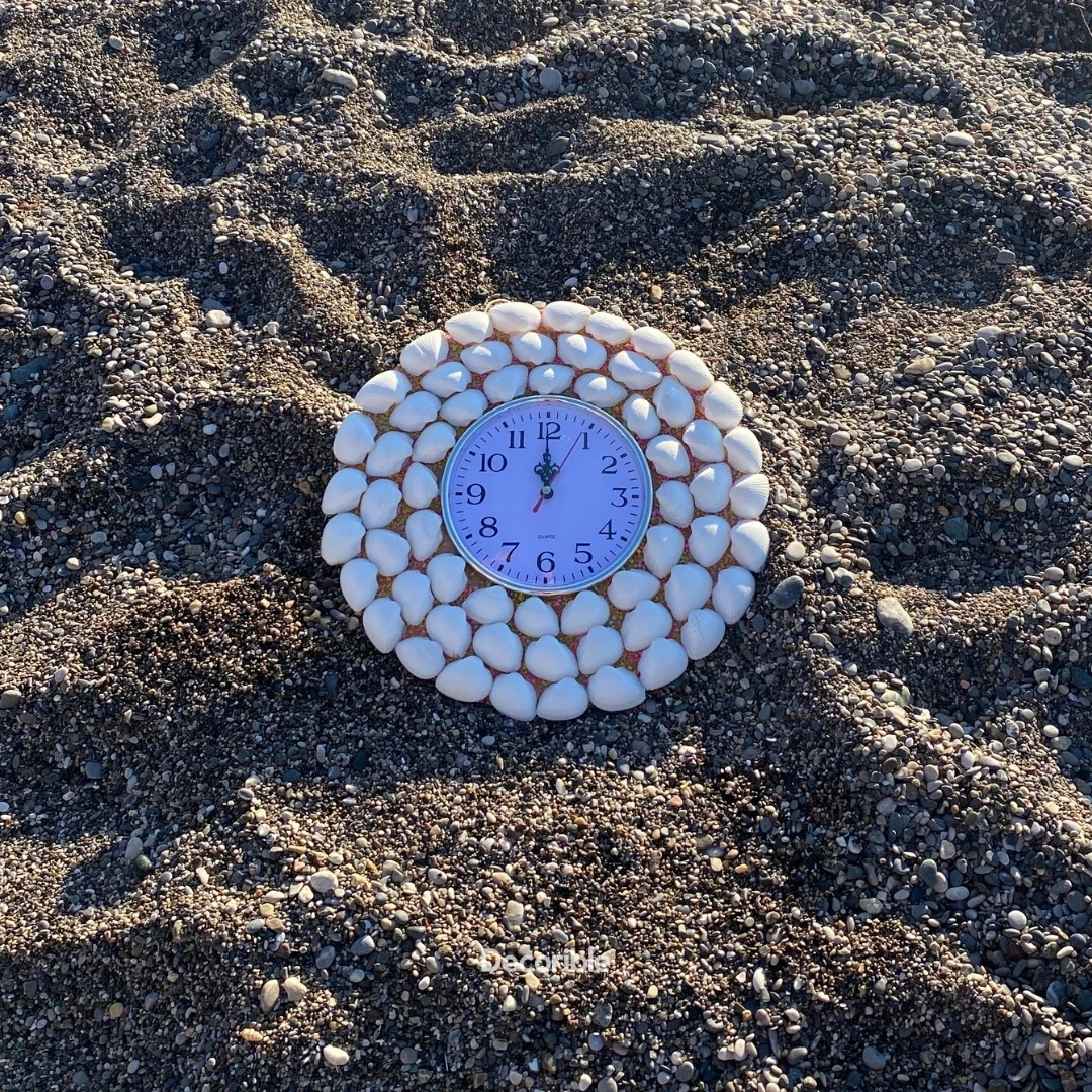 Beyaz Deniz Kabuklu El Yapımı Dekoratif Duvar Saati